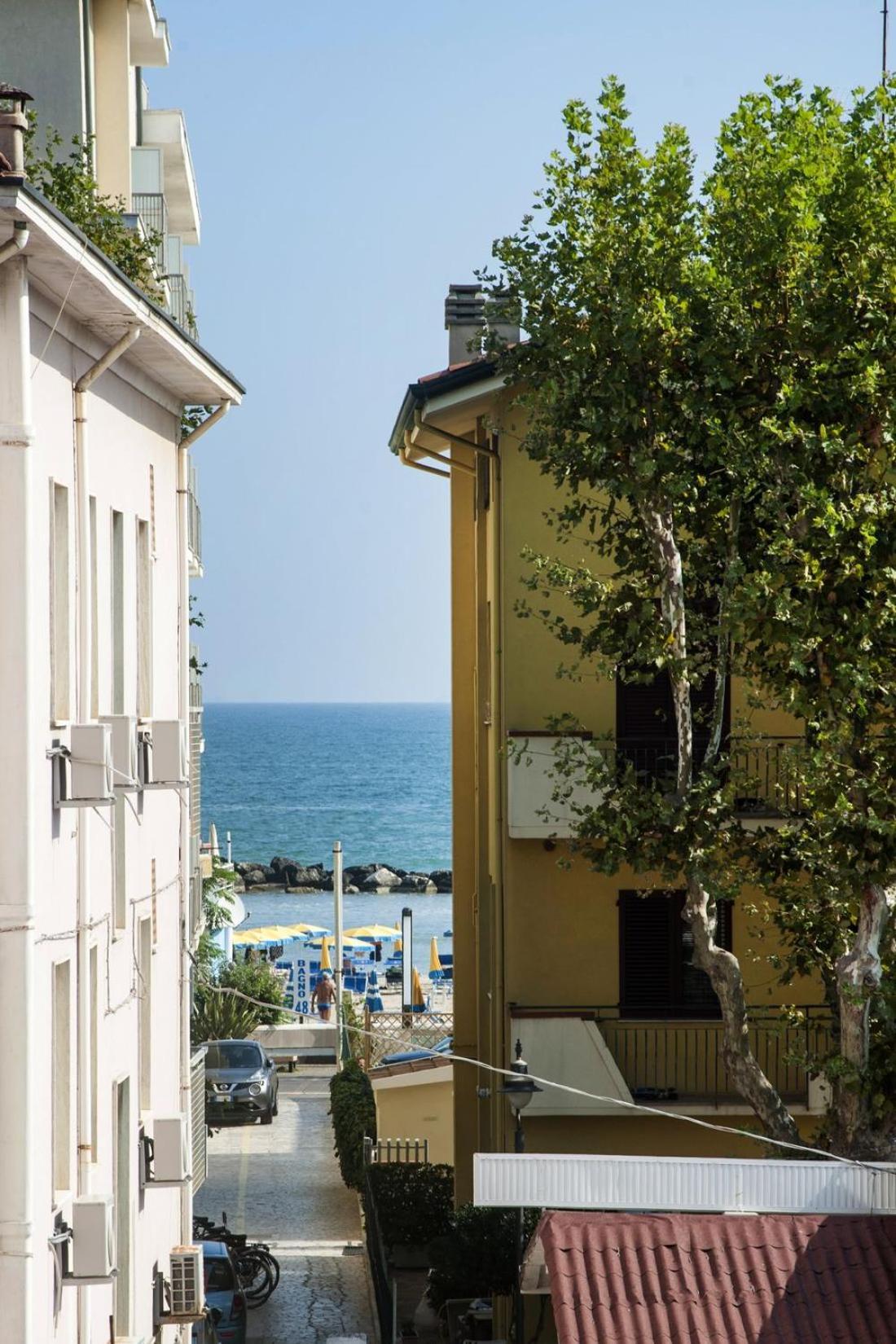 Villa Zavatta "B&B - Rooms & Apartments" Bellaria-Igea Marina Exterior photo